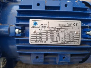 Motor eléctrico con reductora