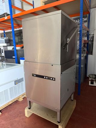 Lavastoviglie industriale a cupola