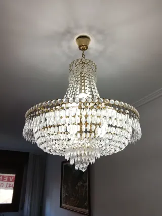 Lámpara de cristal dorada clásica