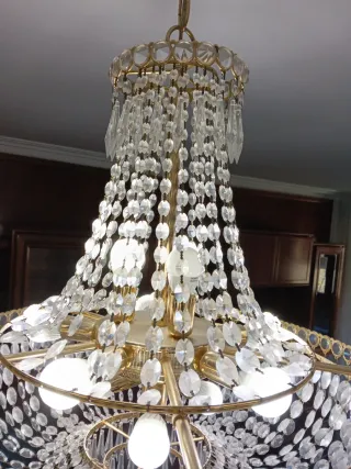 Lámpara de cristal dorada clásica