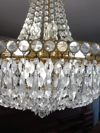 Lámpara de cristal dorada clásica