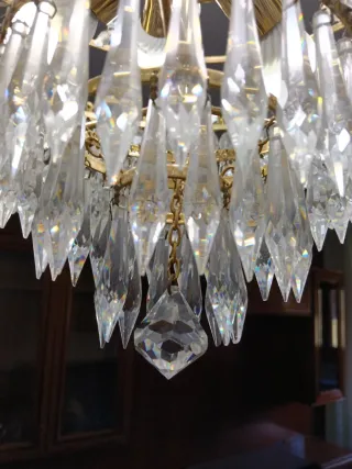 Lámpara de cristal dorada clásica