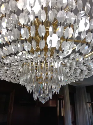 Lámpara de cristal dorada clásica