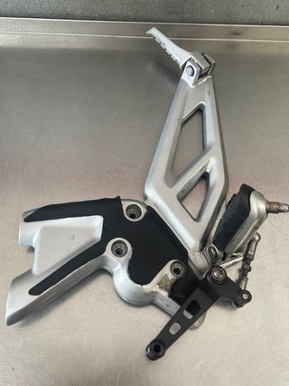 Estribera Izquierda BMW G310R (2017)