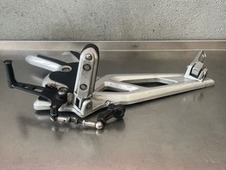 Estribera Izquierda BMW G310R (2017)