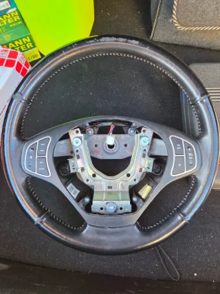 Volante de coche con mandos