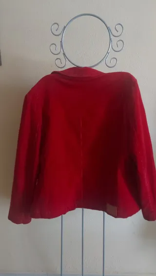 Trenca corta pana roja