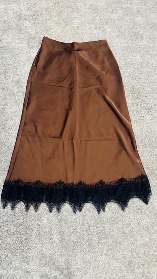 Saia MIDI acetinada com renda