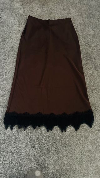 Saia MIDI acetinada com renda