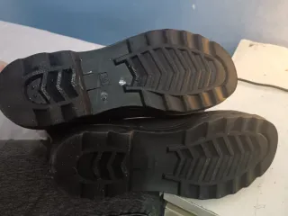 Botas de agua negras con hebilla