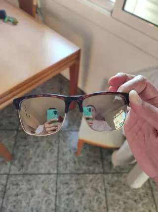 Gafas de sol Superdry marrones y doradas