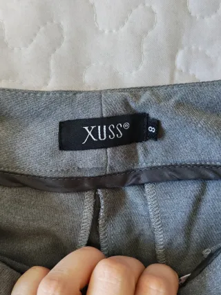 Pantalón de vestir  gris con cremalleras doradas