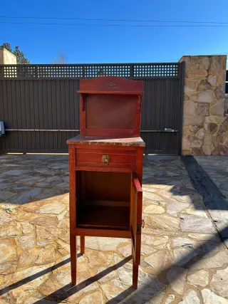 Mesilla de noche antigua mármol