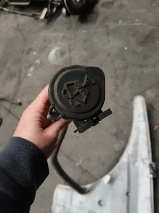 Depósito y bombas limpiaparabrisas BMW E91