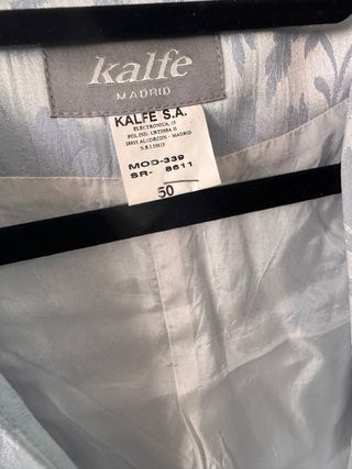 Americana azul estampado floral talla 50.