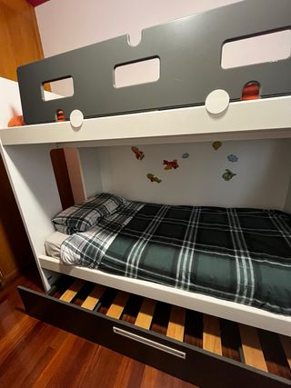 Dormitorio infantil literas 3 camas y complementos