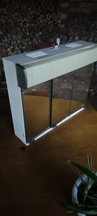 Armario metálico de baño Metalkris antiguo