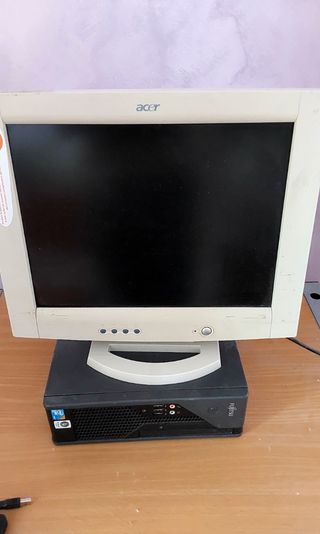 Monitor Acer e PC Fujitsu