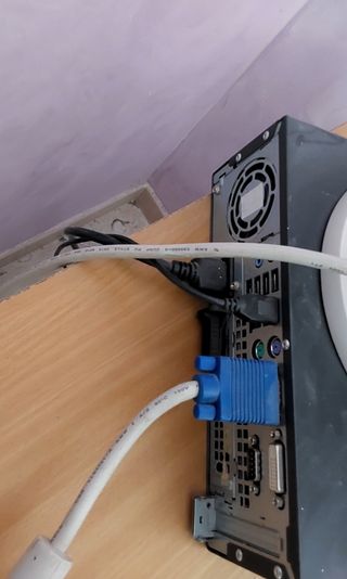 Monitor Acer e PC Fujitsu