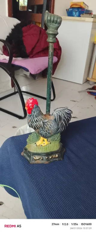 Baúl de madera y metal