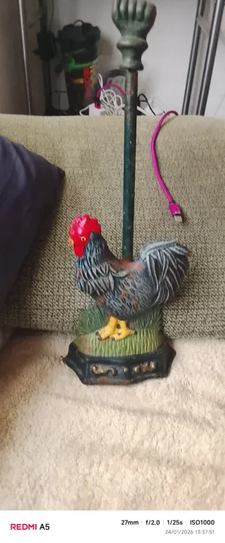 Baúl de madera y metal