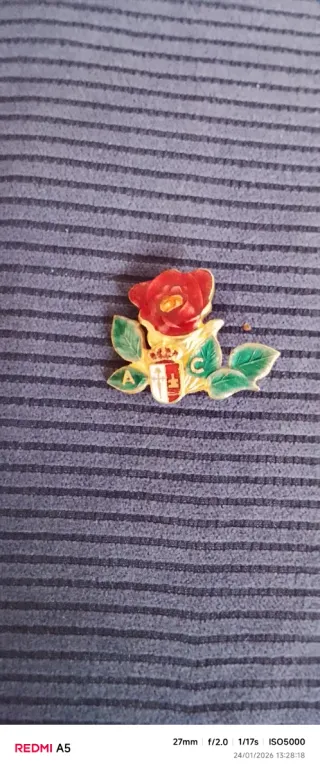 Baúl de madera y metal