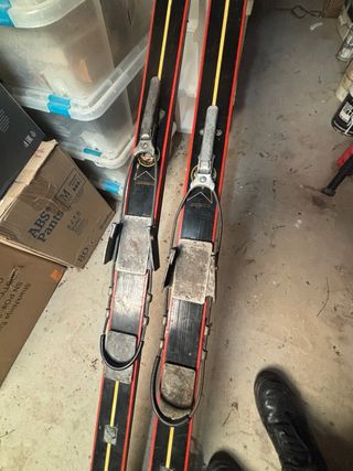 Esquís antiguos para decoración