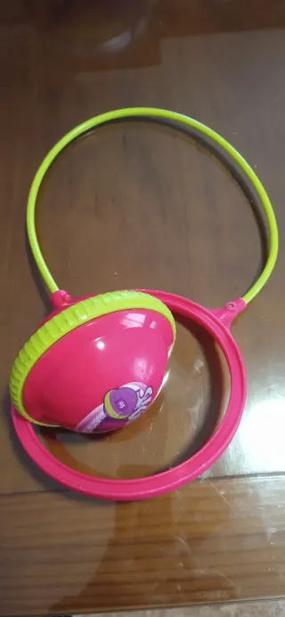 Juguete de aro y pelota rosa y verde