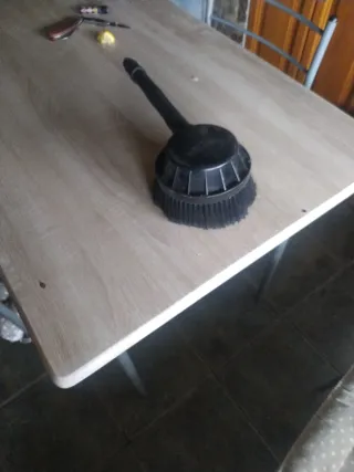 Cepillo giratorio negro ideal para lavar coches