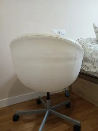Silla de escritorio giratoria blanca