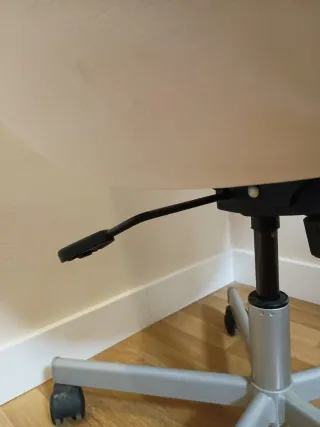 Silla de escritorio giratoria blanca