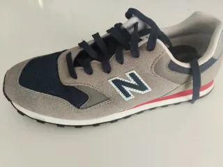 Pares de zapatillas, New Balance/Pepe Jeans.