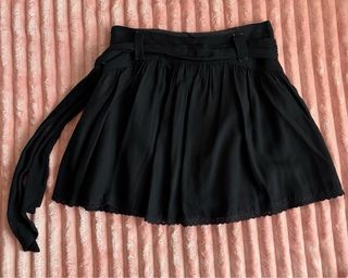 Falda negra mujer con cinturón