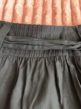 Falda negra mujer con cinturón