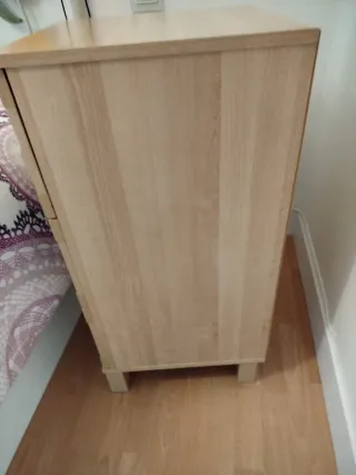 Cómoda, sinfonier y 2 mesillas  60 euros