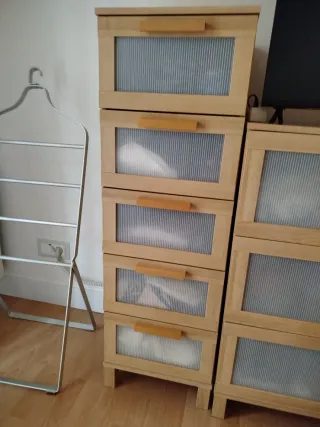 Cómoda, sinfonier y 2 mesillas  60 euros