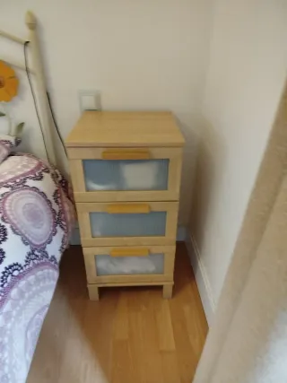 Cómoda, sinfonier y 2 mesillas  60 euros