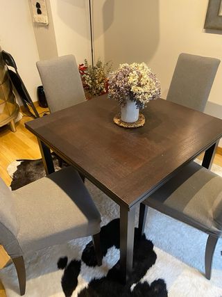 Mesa comedor extensible  y 4 sillas