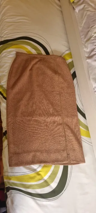 Falda marrón. Cintura 37. Largo 76