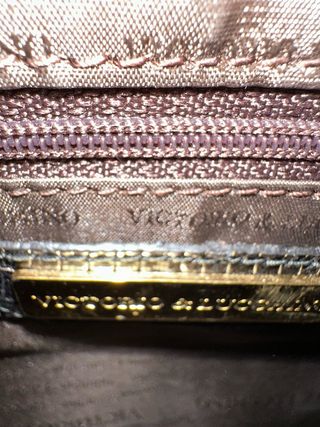 Bolso de mano piel negra efecto lagarto