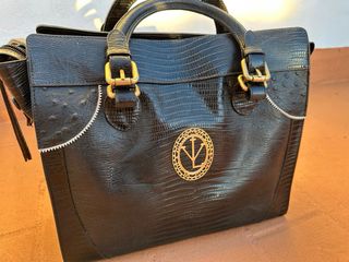 Bolso de mano piel negra efecto lagarto