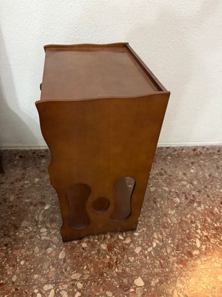Mesita de noche o auxiliar de madera