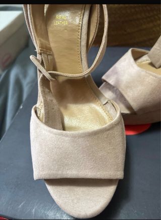 Sandalias Fetiche Beige Tacón