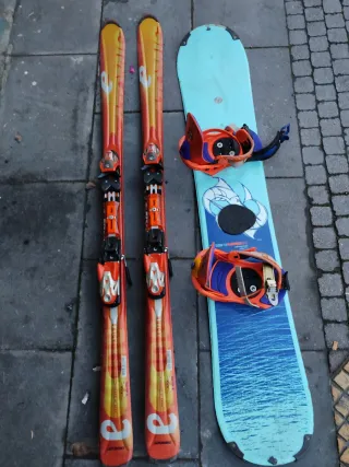 Esquís con fijaciones dos pares. Revisar fotos