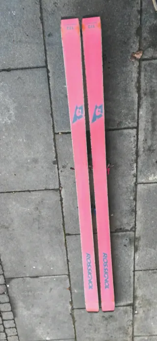 Esquís con fijaciones dos pares. Revisar fotos