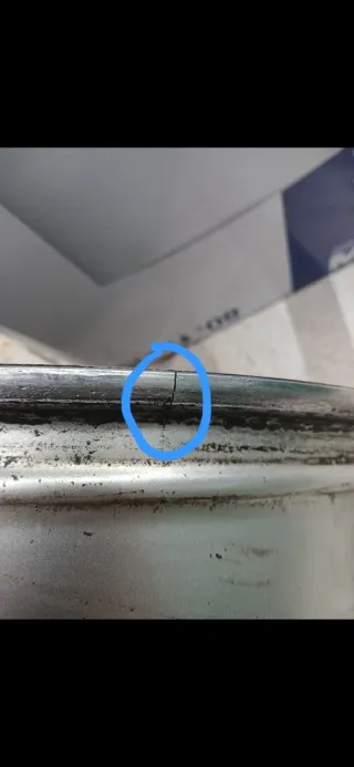 Llanta Ford Focus MK1 en 17 con pequeña fisura