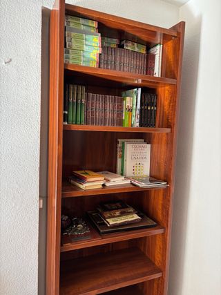 Estantería de madera