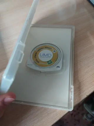 PSP Roja con MotoGP y Virtua Tennis