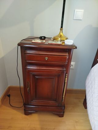 Muebles de madera oscura