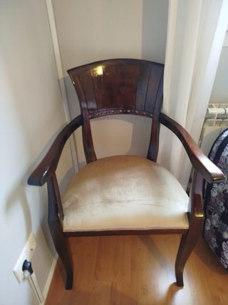 Muebles de madera oscura